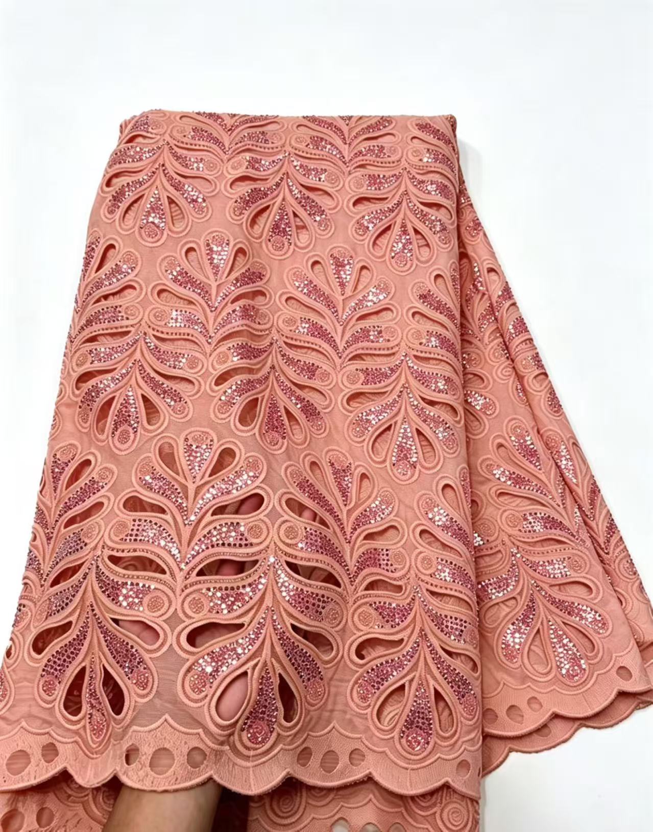 도매 고품질 2026 아프리카 나이지리아 기퓌르 자수  - Glitter Tablecloth 리뷰 및 가격
